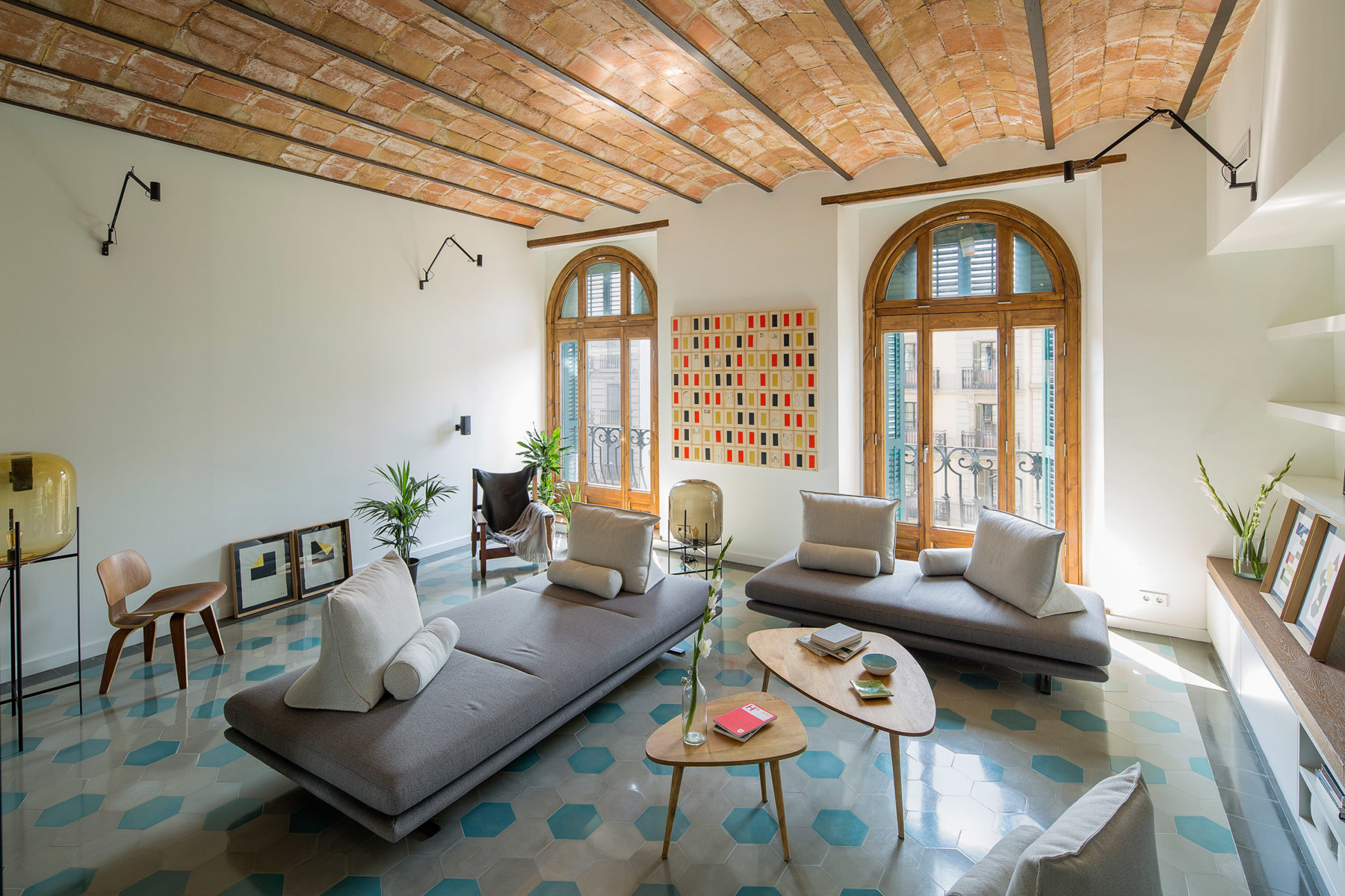 Nook architects potencia la arquitectura original en su proyecto House of mirrors, vivienda en Barcelona