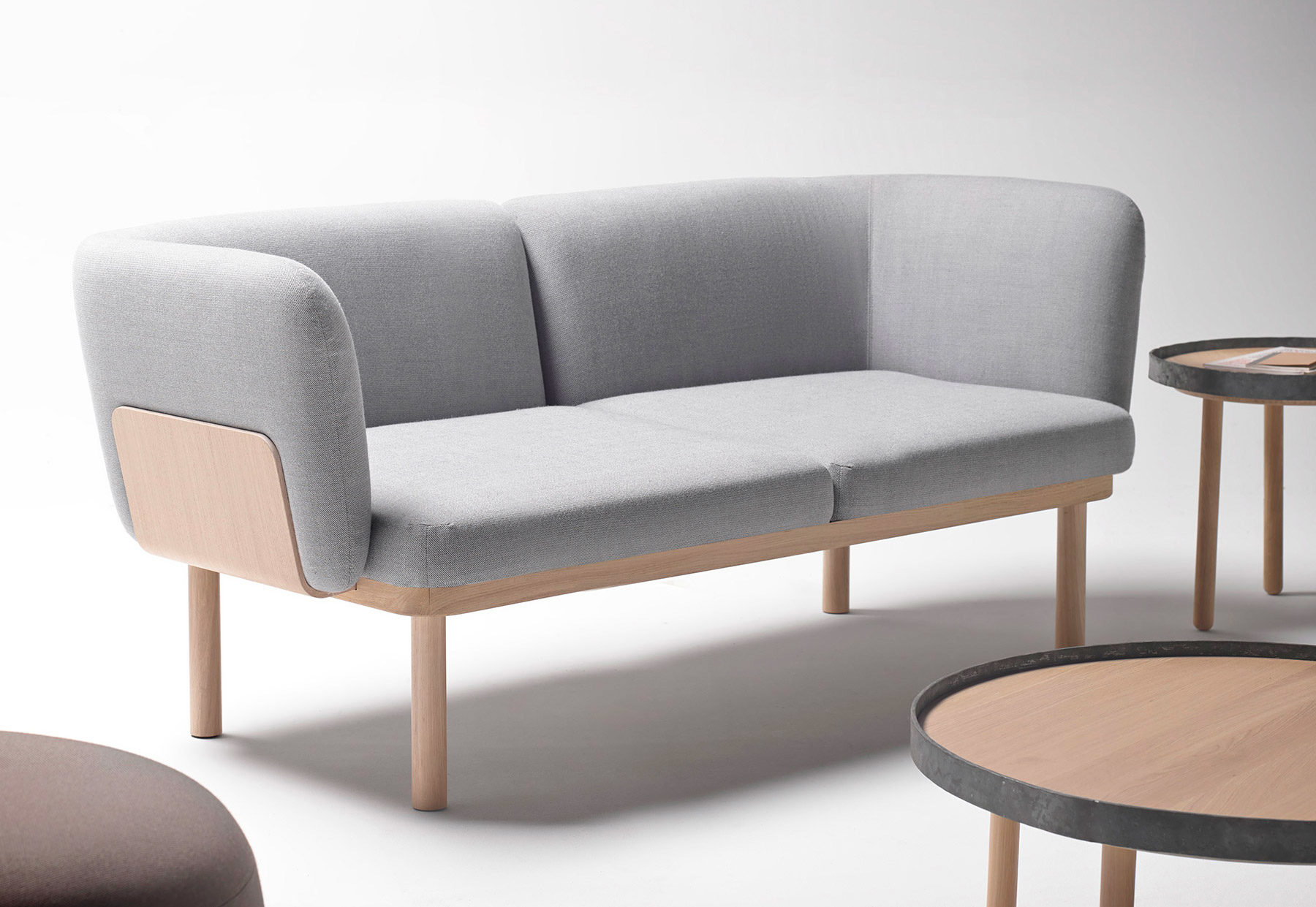 Iratzoki & Lizaso diseña la colección Egon para Alki, sillones, sofás, pufs y coffee tables