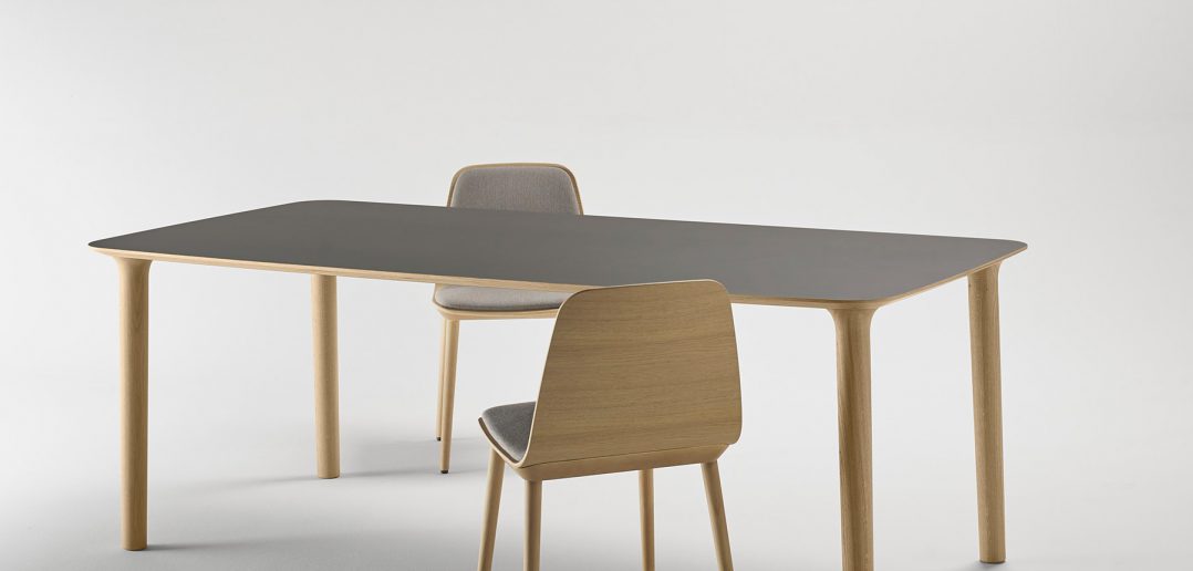 Roll Table, una mesa sólida y ligera con personalidad singular, creada por Estudi Manel Molina para Treku