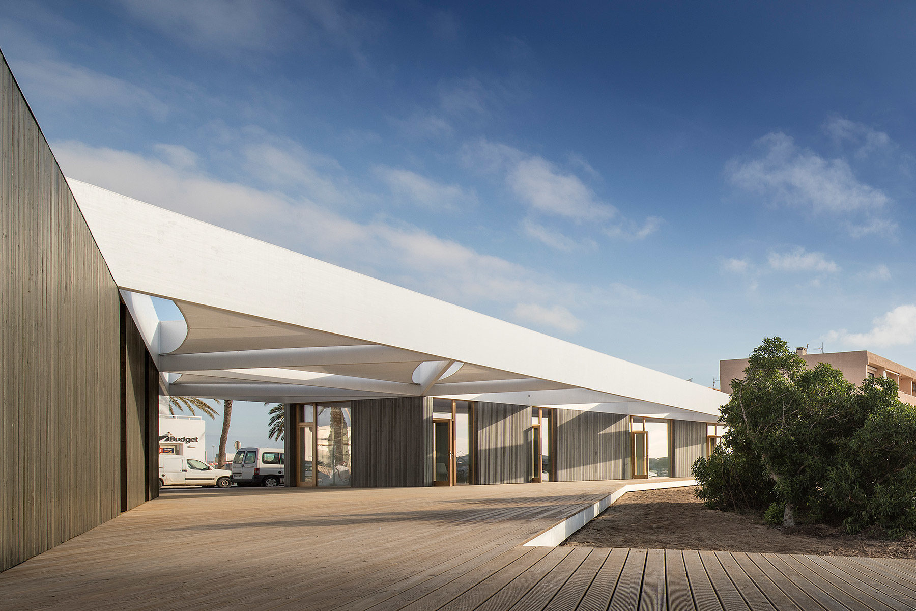 El arquitecto Marià Castelló diseña y realiza el Centro de Deportes Náuticos de Formentera