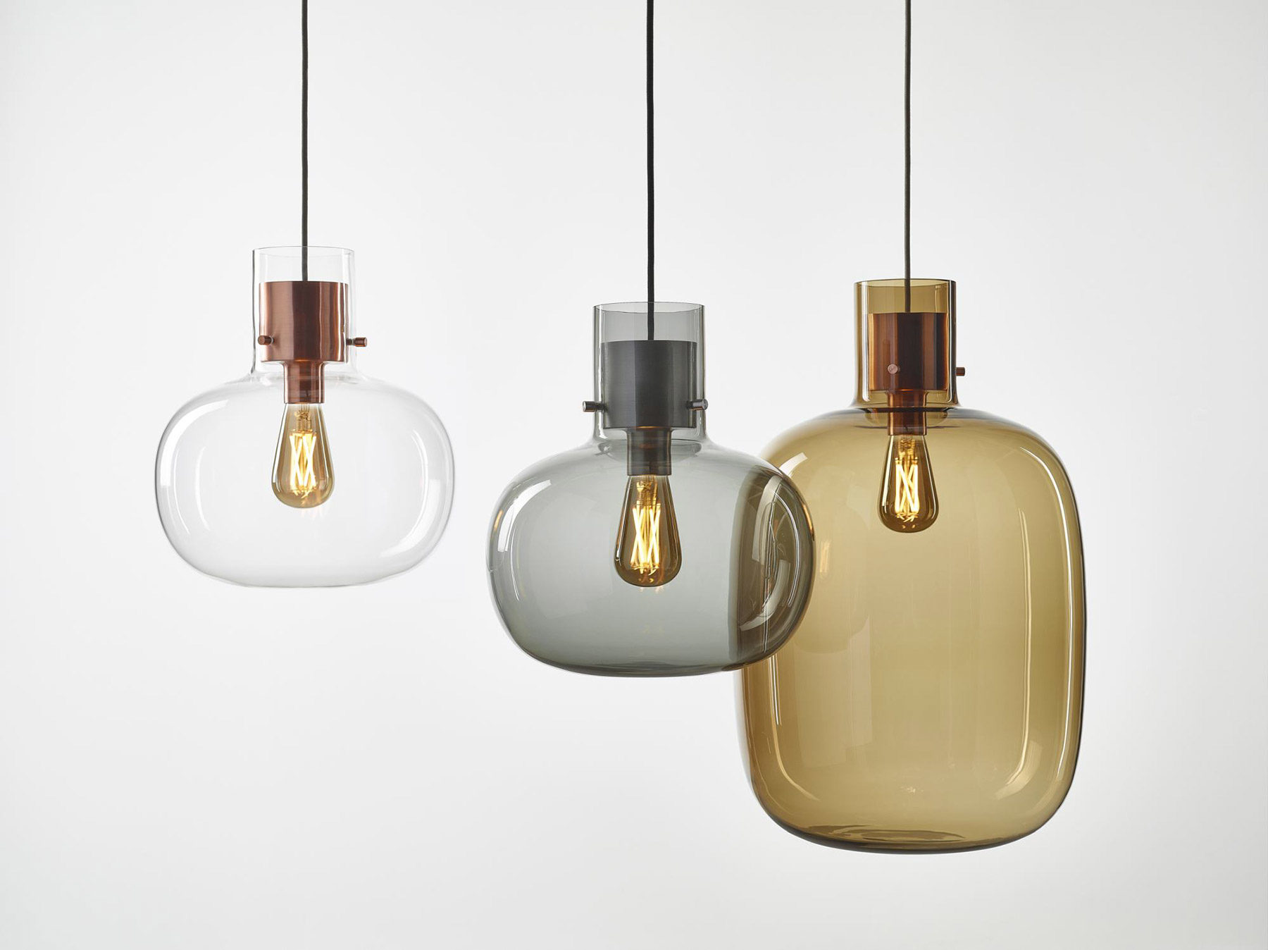 Fumie Shibata diseña la colección Awa para Brokis, fabricante checo de lámparas de vidrio soplado de alta calidad