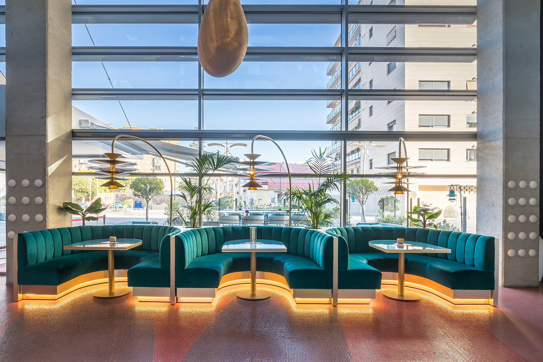 IlmioDesign rediseña la planta baja del Hotel Barceló Málaga con piezas de mobiliario y lámparas confeccionadas a media