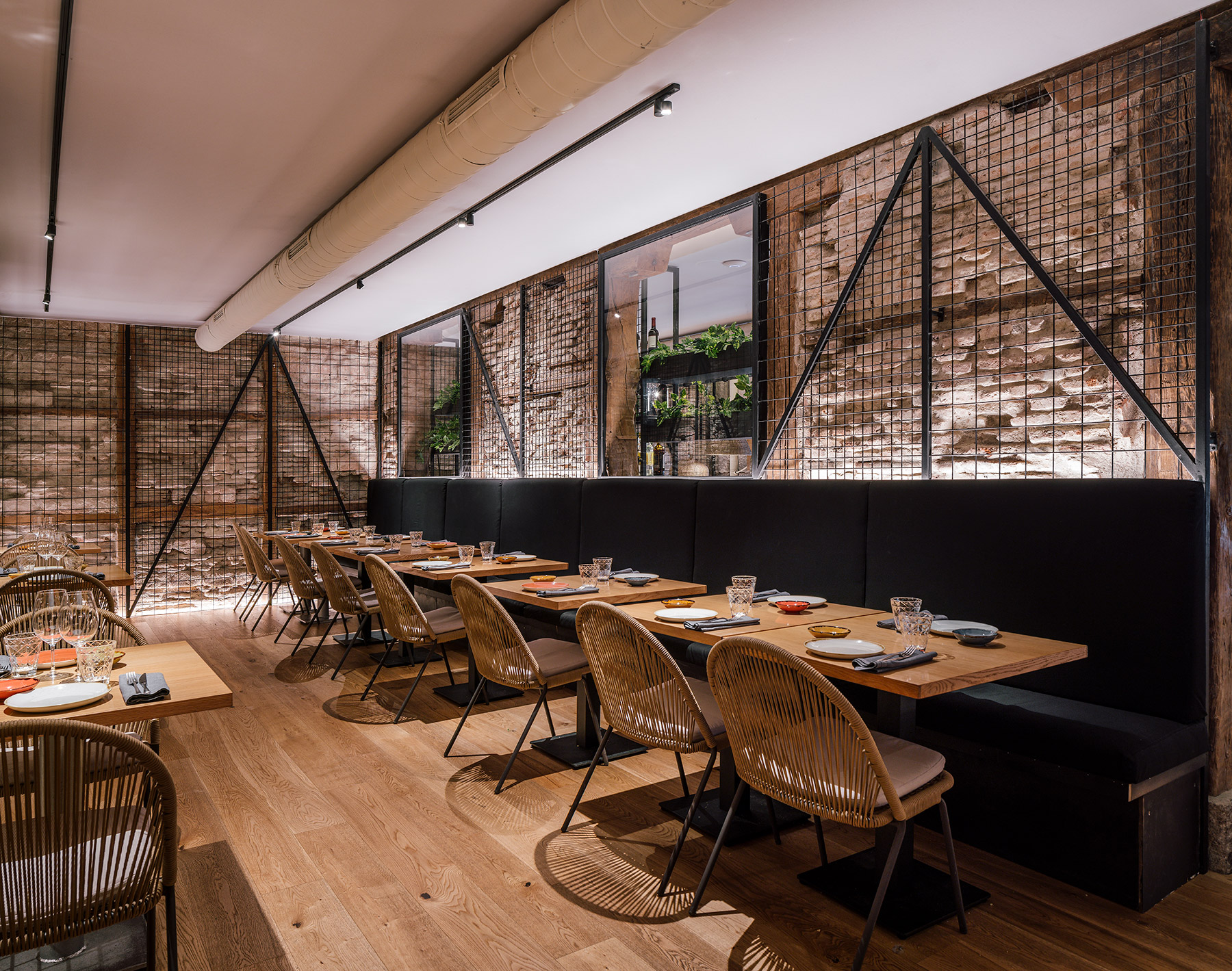 La Vaca y la Huerta, un nuevo espacio gastronómico en la madrileña calle Recoletos, diseñado por Zooco Estudio