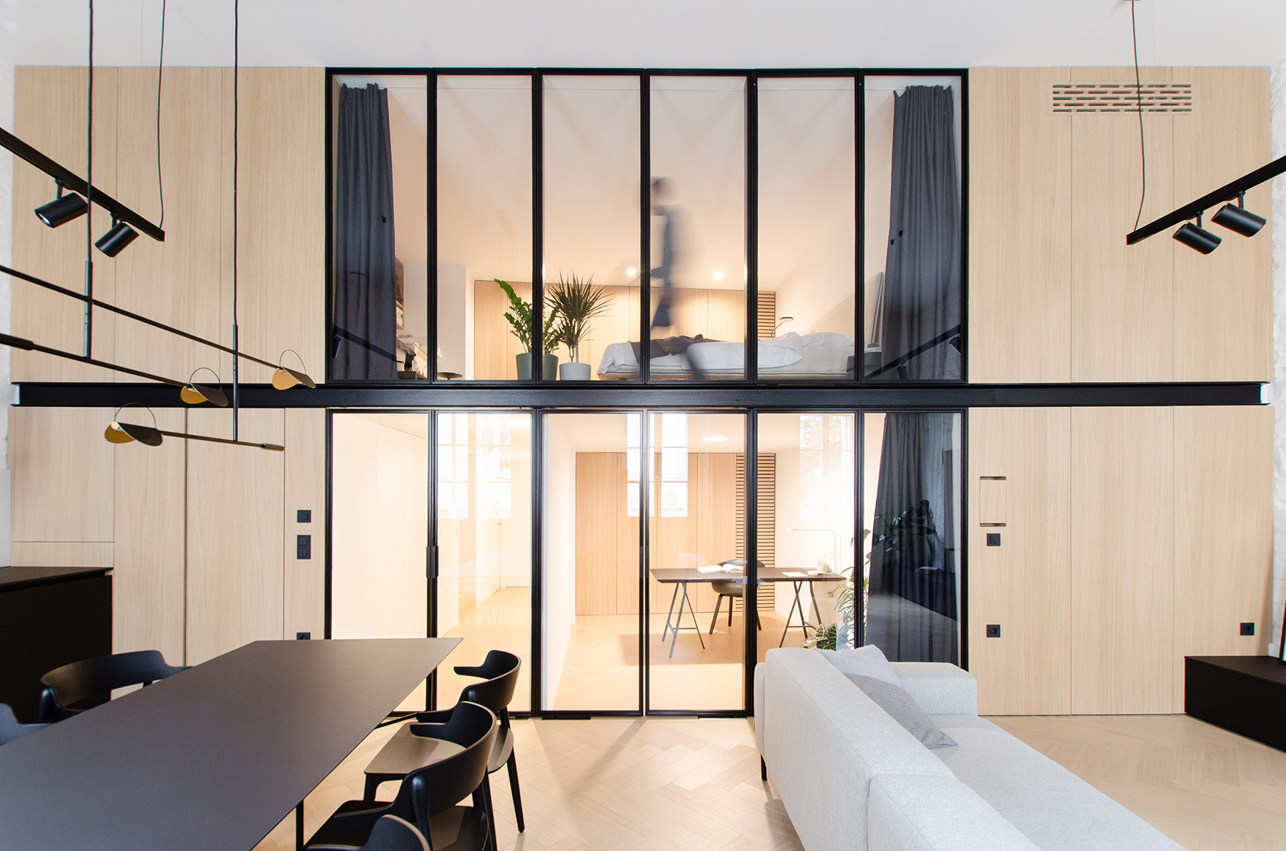 Marasovic Arhitekti diseña un apartamento con soluciones poco comunes en una casa histórica en el centro de Koper, Slovenia