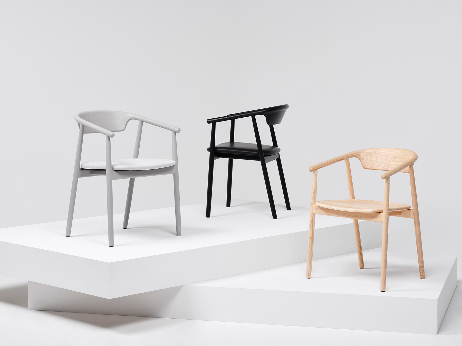 Leva, la primera silla de madera diseñada por Foster + Partners, producida de forma sostenible por Mattiazzi