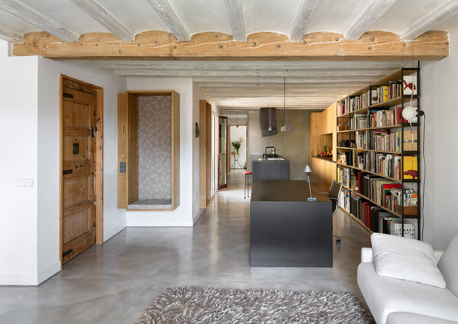 Los arquitectos Elisabetta Quarta Colosso y Antoni Millson  reforman un piso en el Born de Barcelona con criterios bioclimáticos