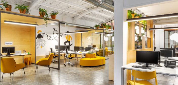 Rosa Colet transforma un loft industrial en espacios colaborativos, desarrollando un nuevo concepto de oficina que las empresas empiezan a implantar