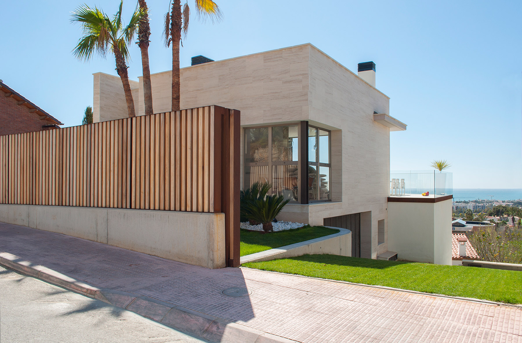 Rardo Architects diseña una casa en Sitges llena de luz natural, inspirada en el Mediterráneo