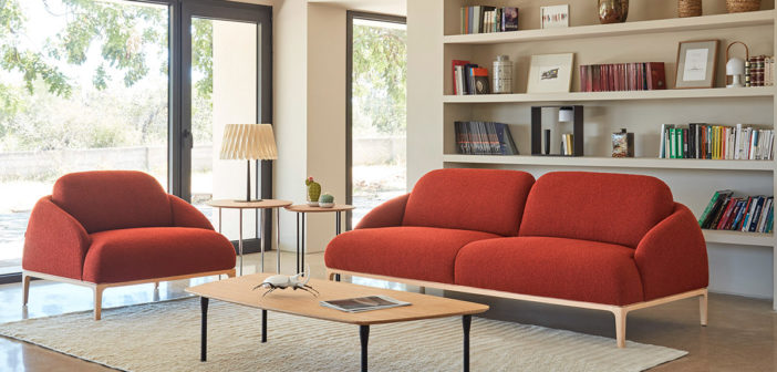 Bolero, un sofá de formas generosas y sinuosas que invita a la acogida y al abrazo, diseñado por Claesson Koivisto Rune para Capdell