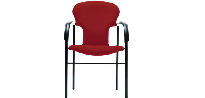 La silla Varius de Oscar Tusquets, una de las primeras aportaciones españolas de los años 80 al panorama internacional de diseño
