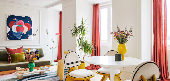 Sergio Prieto diseña su propia casa en un edificio de 1937 en Lisboa, con su inconfundible estilo y el de los muebles que diseña para su marca Dovain Studio