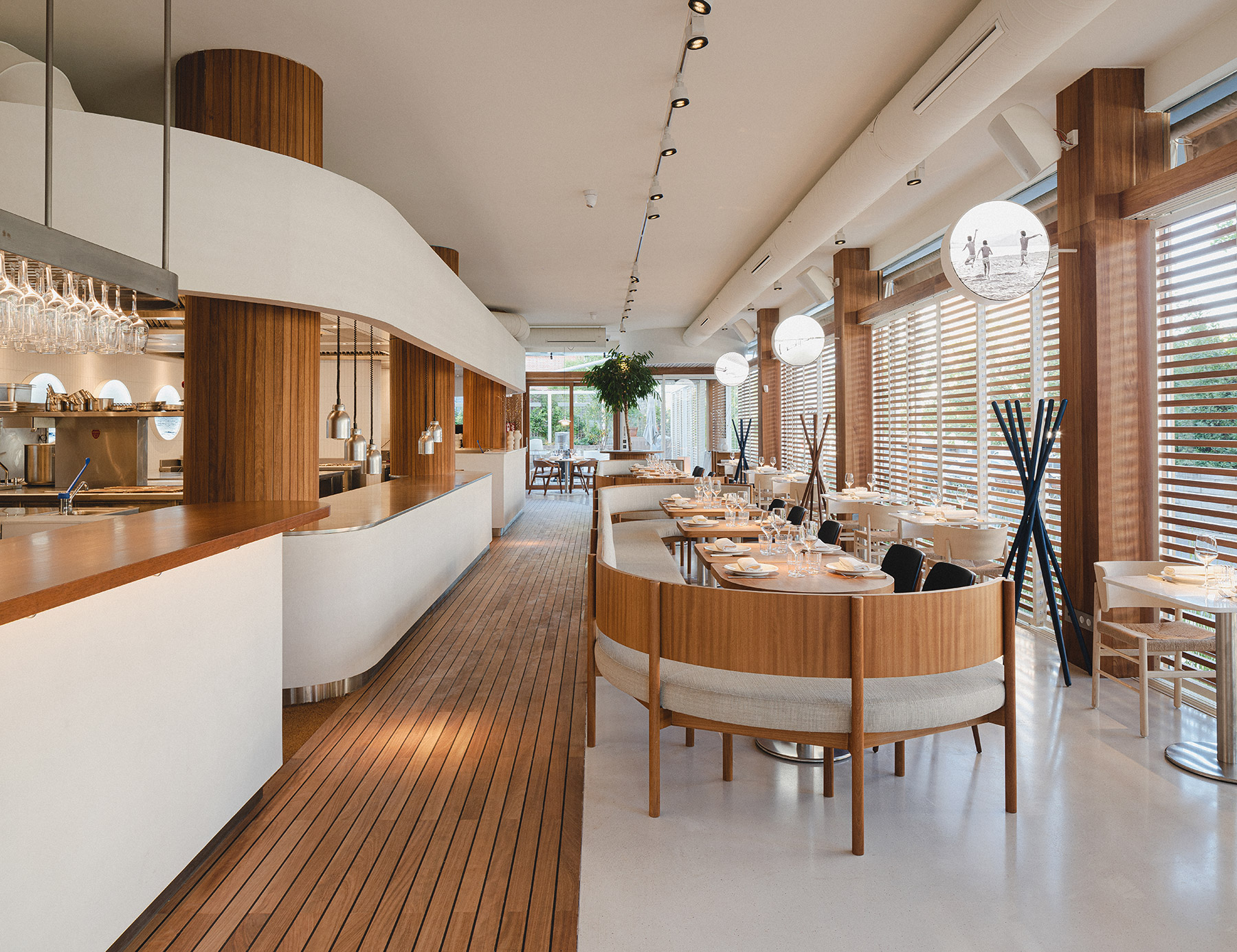 Zooco Estudio diseña el nuevo restaurante La Maruca de la calle López de Hoyos, introduciendo un club náutico en pleno corazón de Madrid