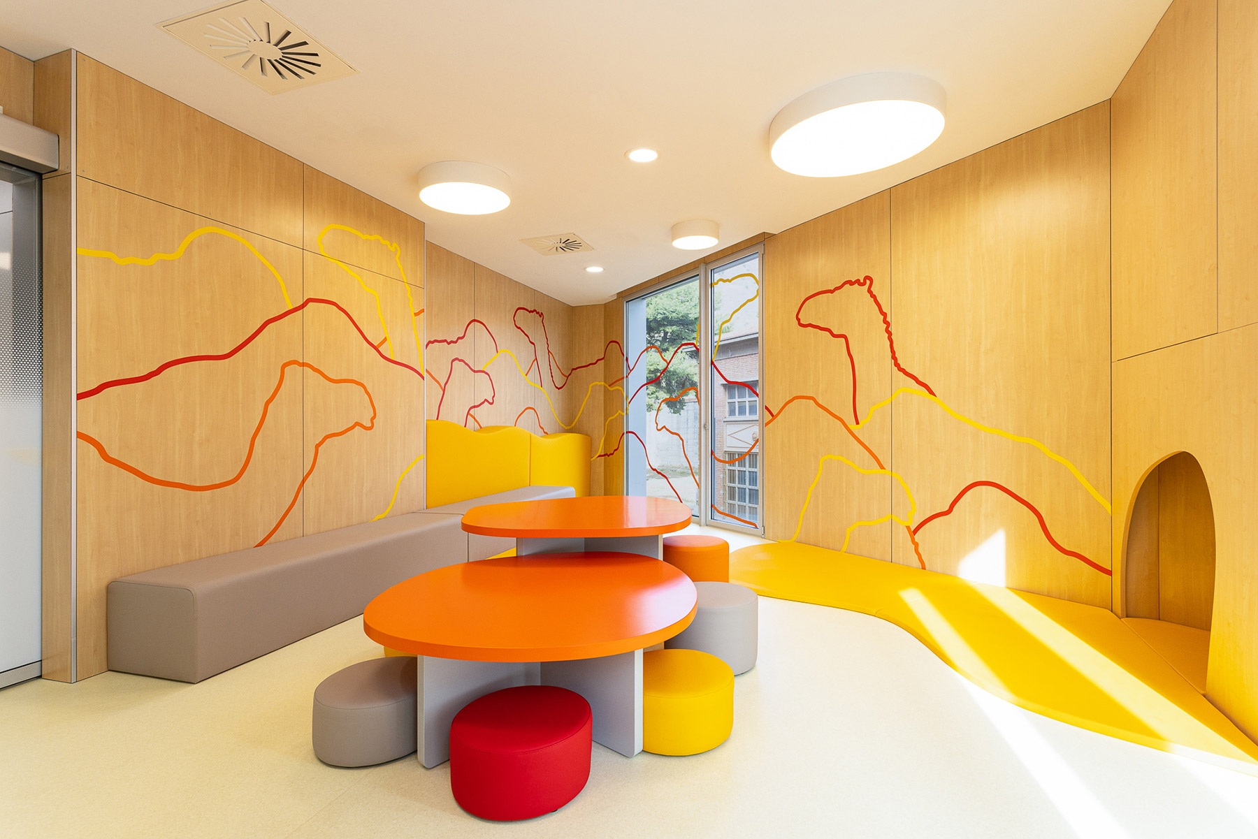 Rai Pinto Studio y Arauna Studio diseñan el Pediatric Cancer Center de Barcelona con el objetivo de humanizar la arquitectura del hospital, adaptándola a las necesidades infantiles