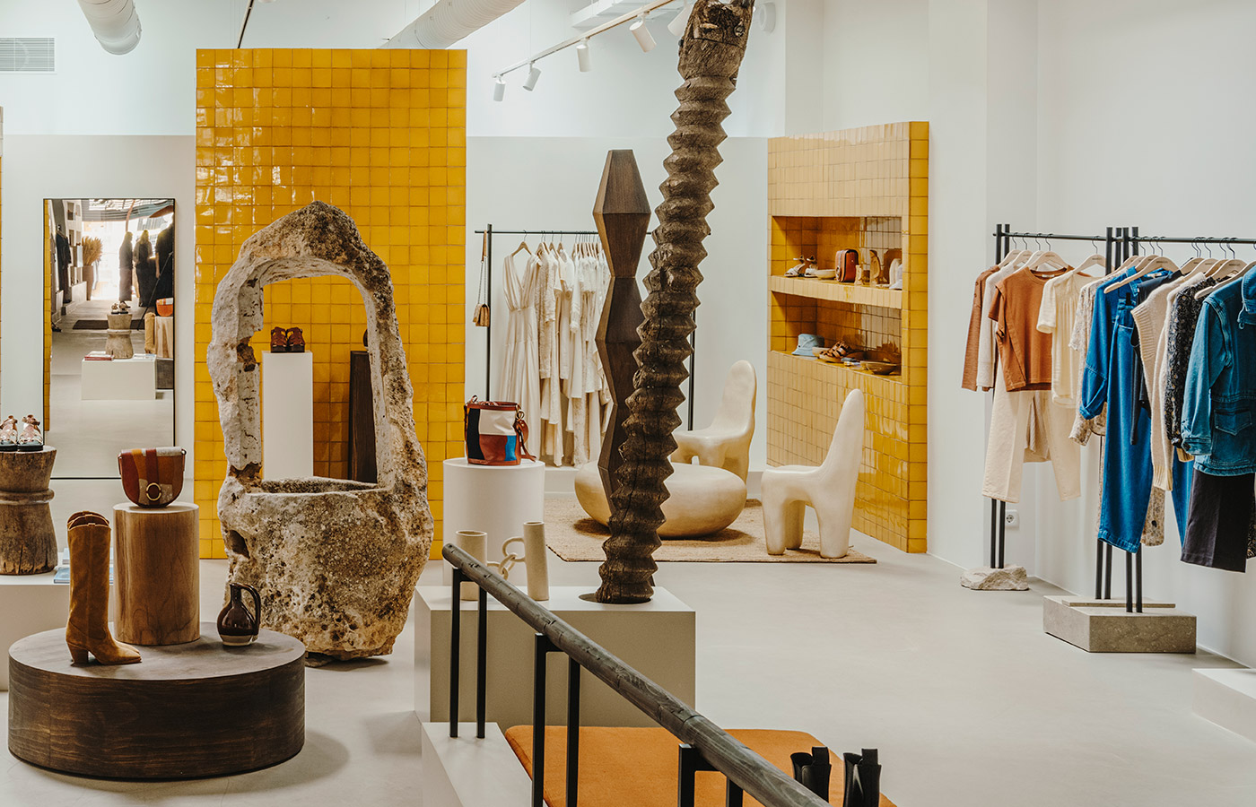 Emma François, creadora de Sessùn, ha confiado de nuevo el interiorismo de su tienda en Barcelona a Gabriel Escámez de Cobalto Studio